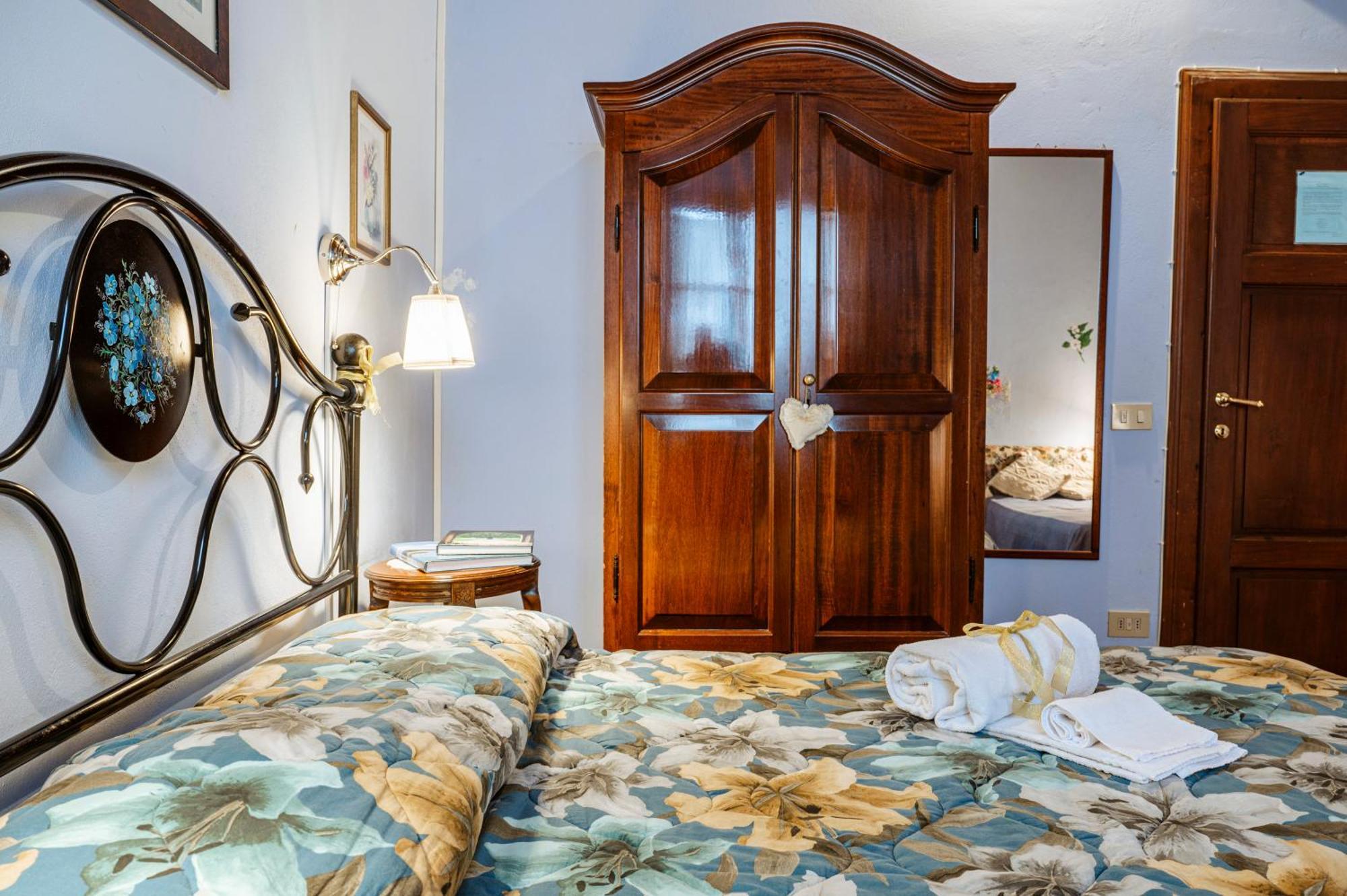 Bed and Breakfast Antica Casa Dei Rassicurati Montecarlo Exteriér fotografie